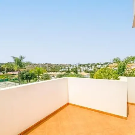 Esta - Tennis Court And Pool Holiday home *