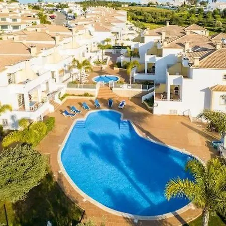 Esta - Tennis Court And Pool Holiday home